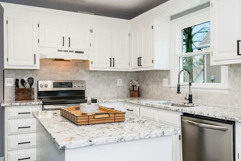 3775 SW Kimstin Circle — photo 7