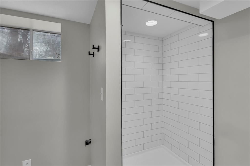 4904 Red Bridge Road — photo 33
