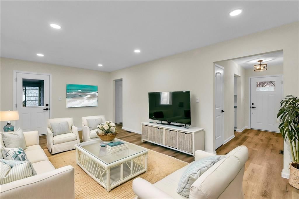 501 W 90th Terrace — photo 6