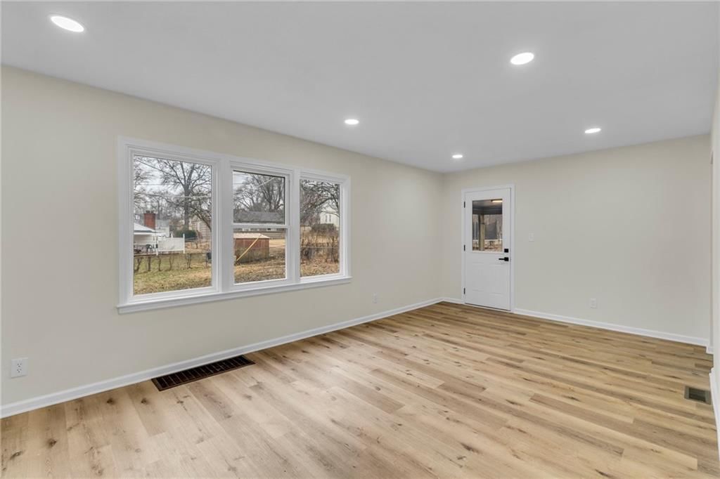 501 W 90th Terrace — photo 7