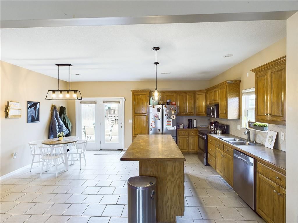 625 Roe Street — photo 11