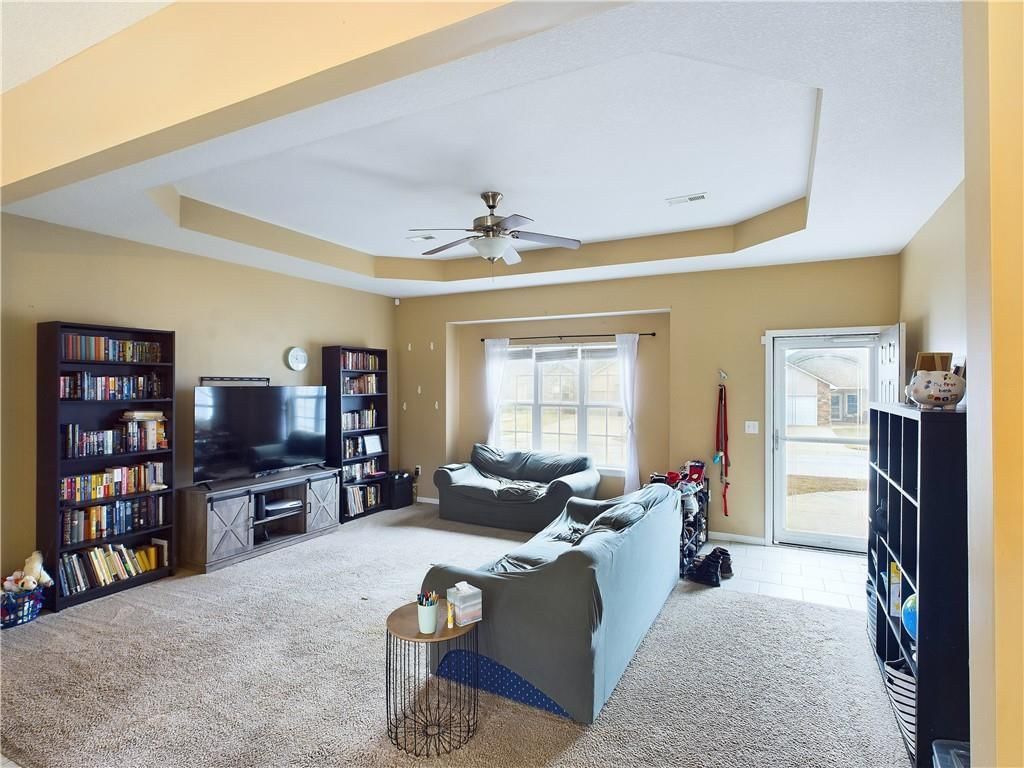 625 Roe Street — photo 9