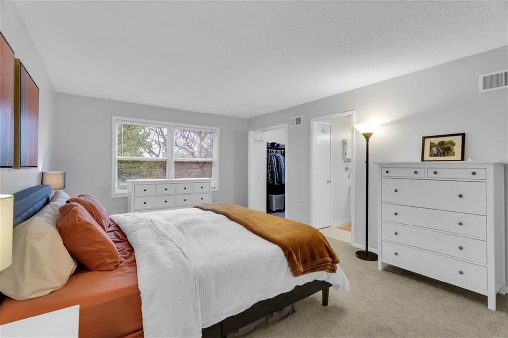 10577 Foster Street — photo 18