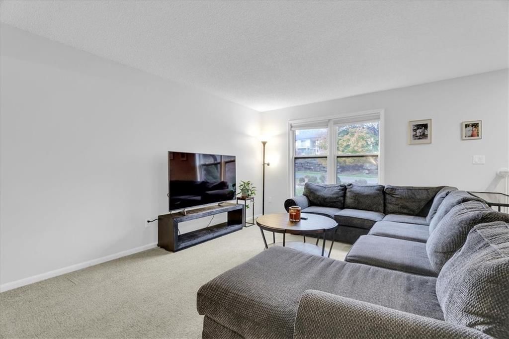 10577 Foster Street — photo 3