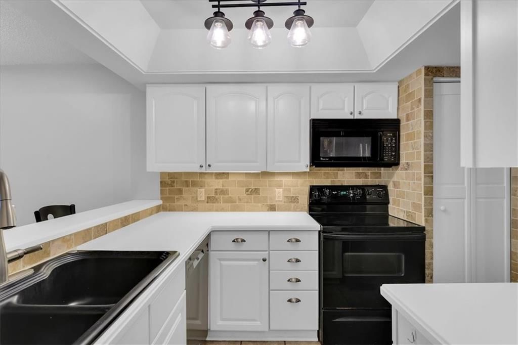 10577 Foster Street — photo 9