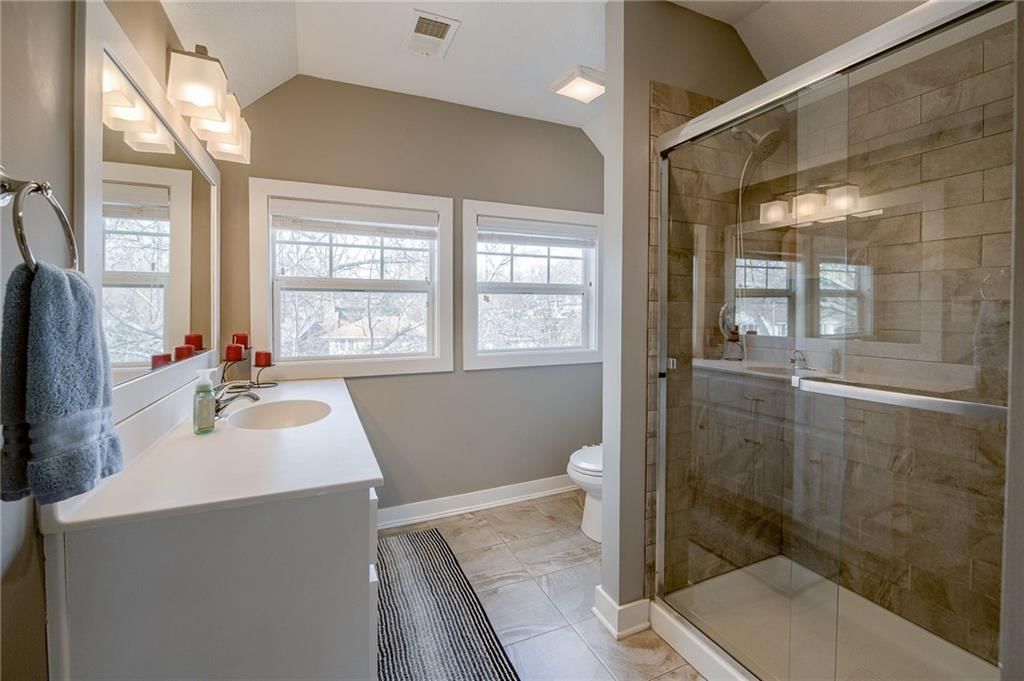 5925 Brookside Boulevard — photo 23