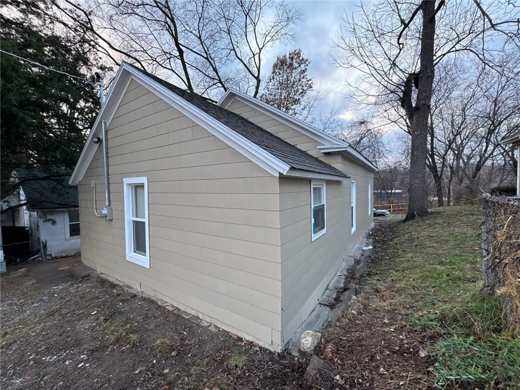 903 N High Street — photo 8