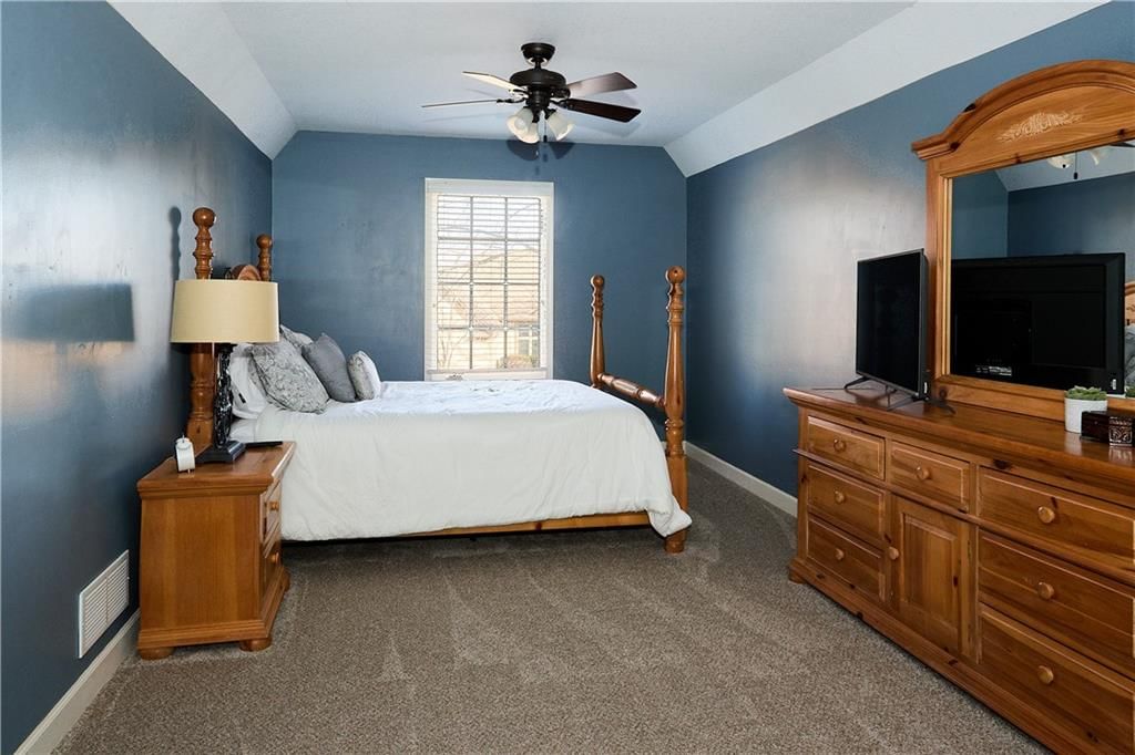 15700 Howe Street — photo 32