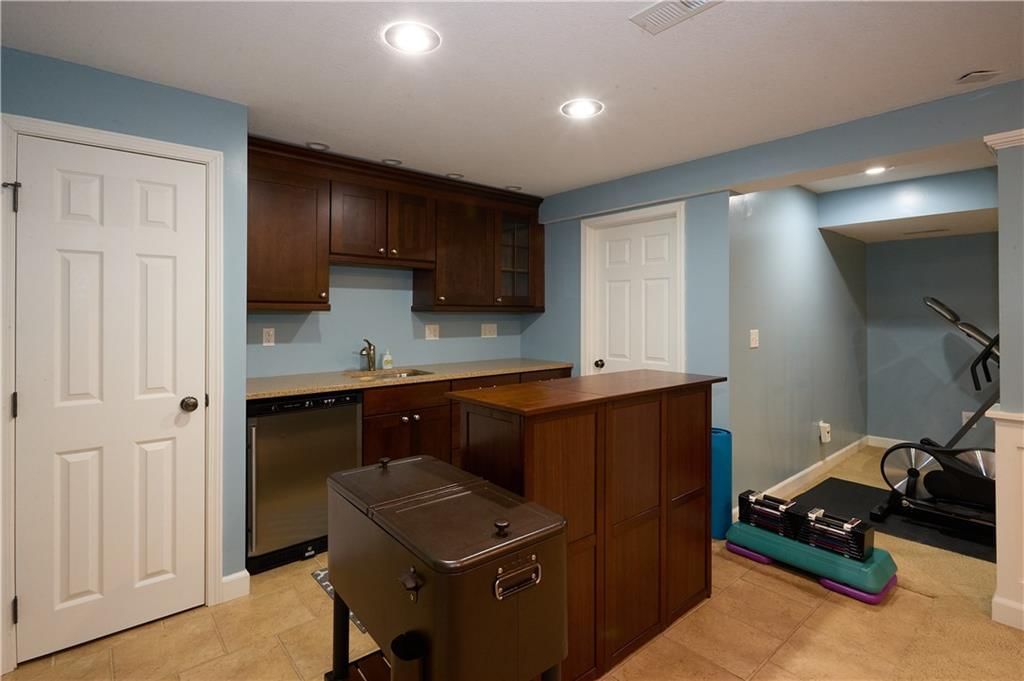 15700 Howe Street — photo 44