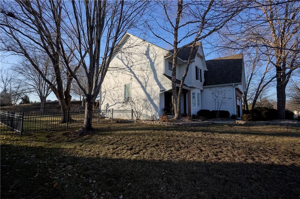 15700 Howe Street — photo 53