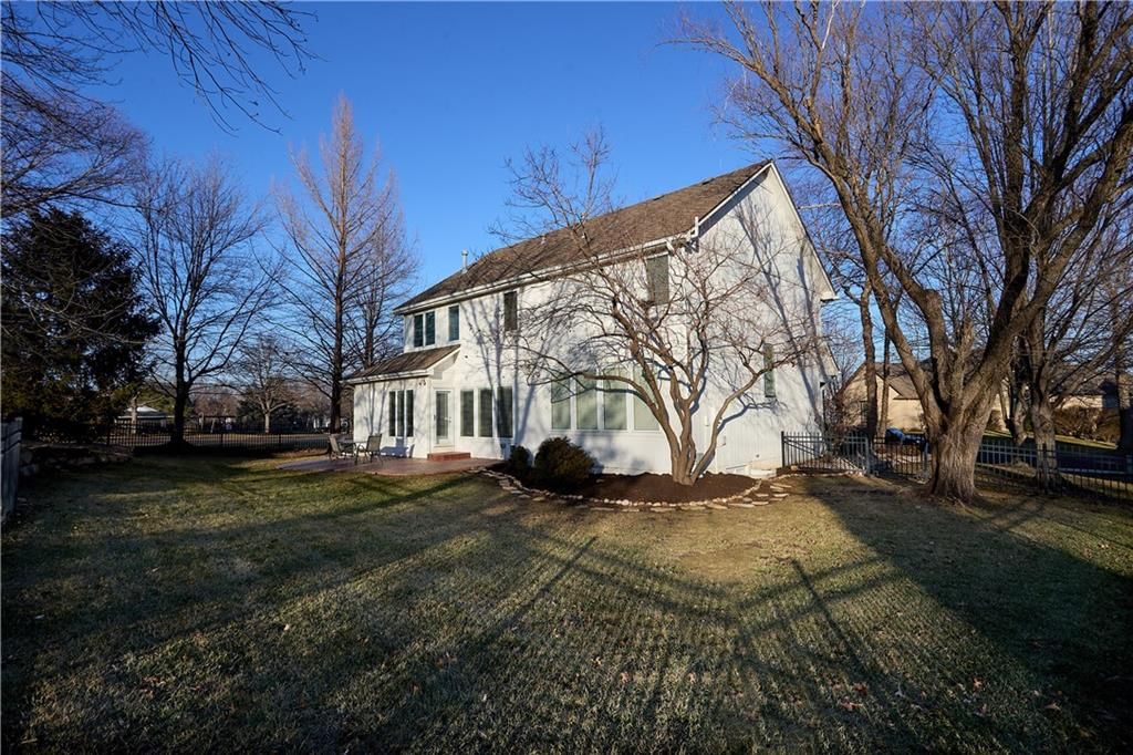 15700 Howe Street — photo 54