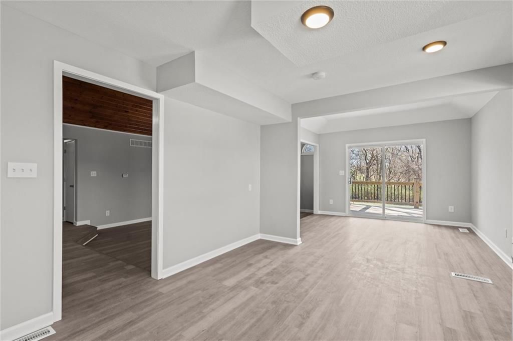 10009 E 56th Terrace — photo 20