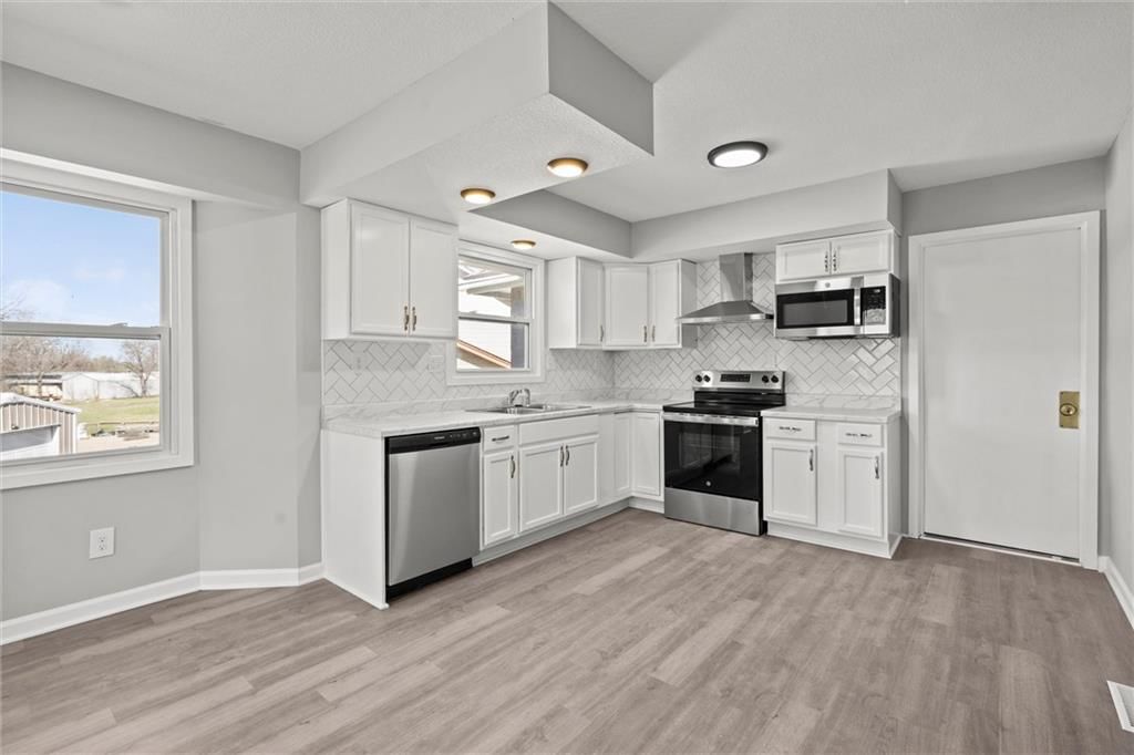 10009 E 56th Terrace — photo 8