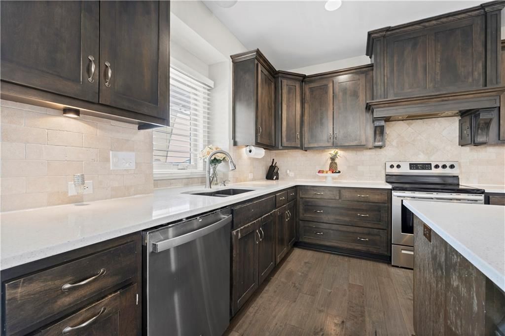 6705 N Elmwood Avenue — photo 13