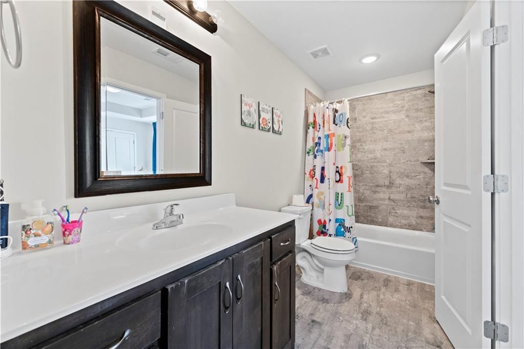 6705 N Elmwood Avenue — photo 29