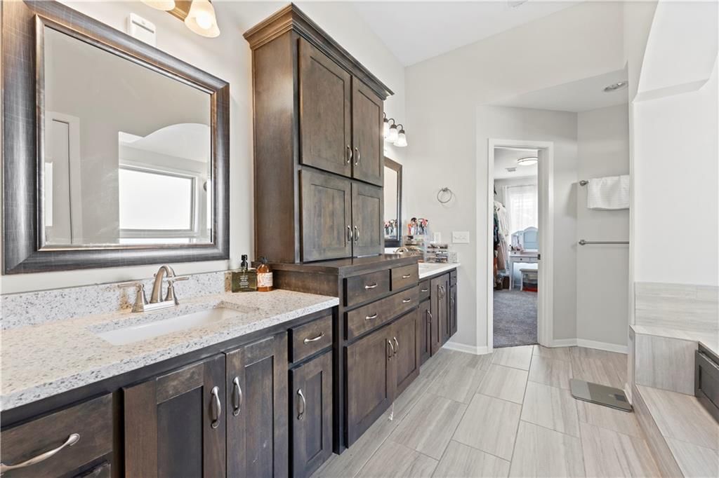 6705 N Elmwood Avenue — photo 35