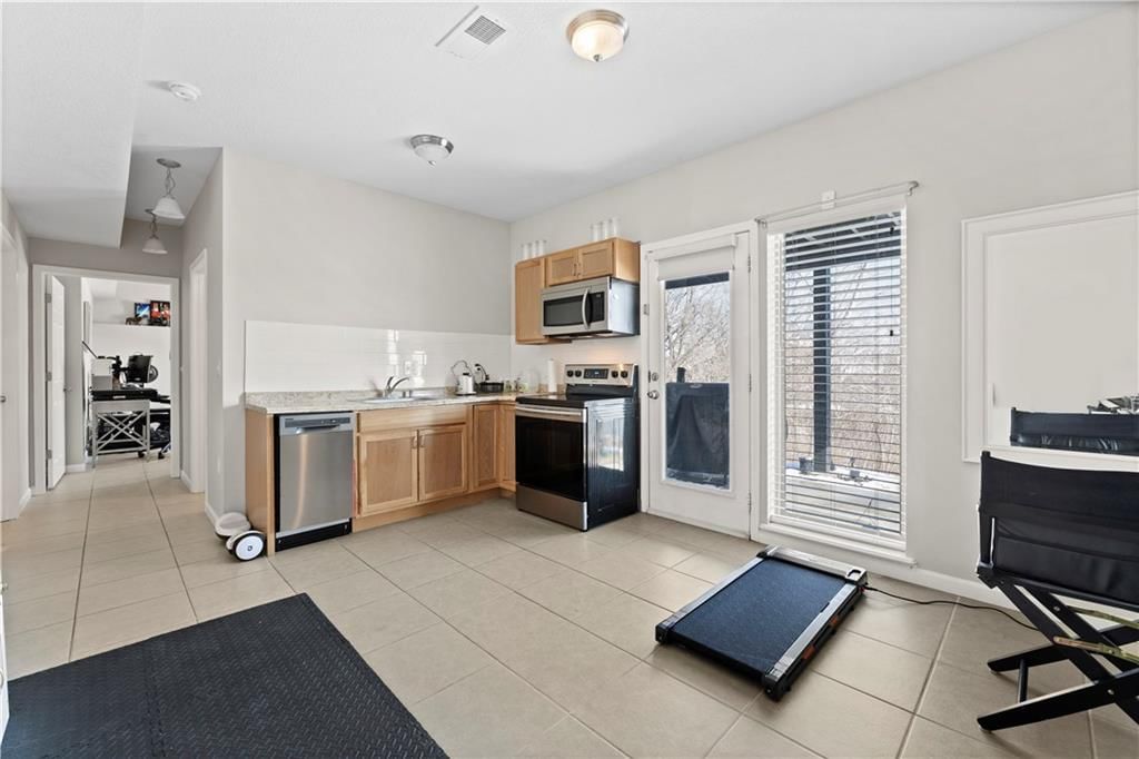 6705 N Elmwood Avenue — photo 42