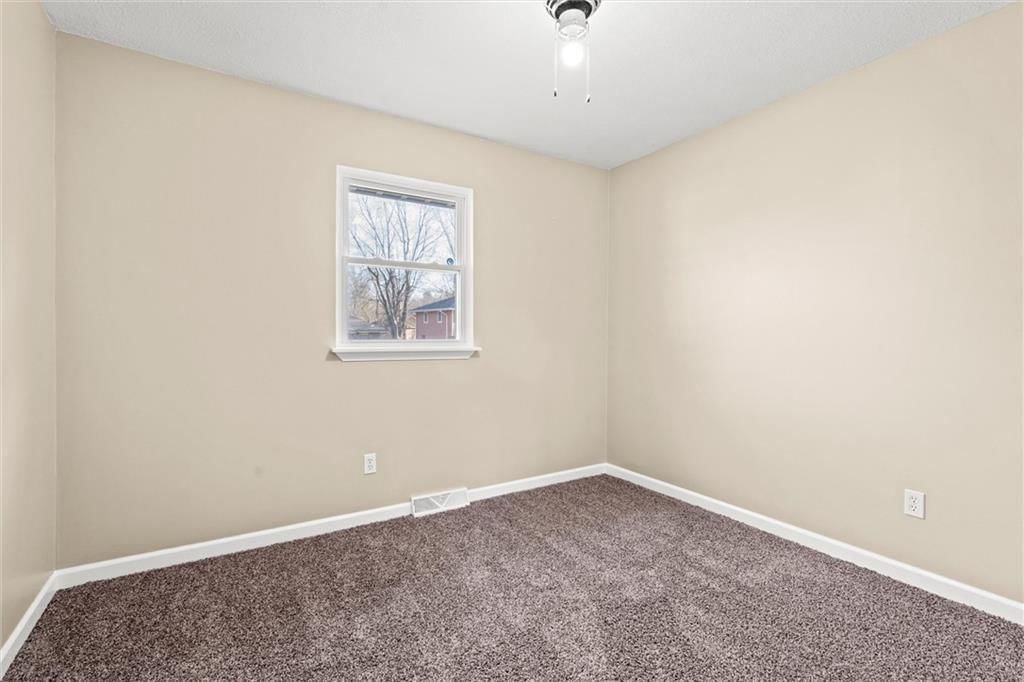100 SE Sherri Lane — photo 16