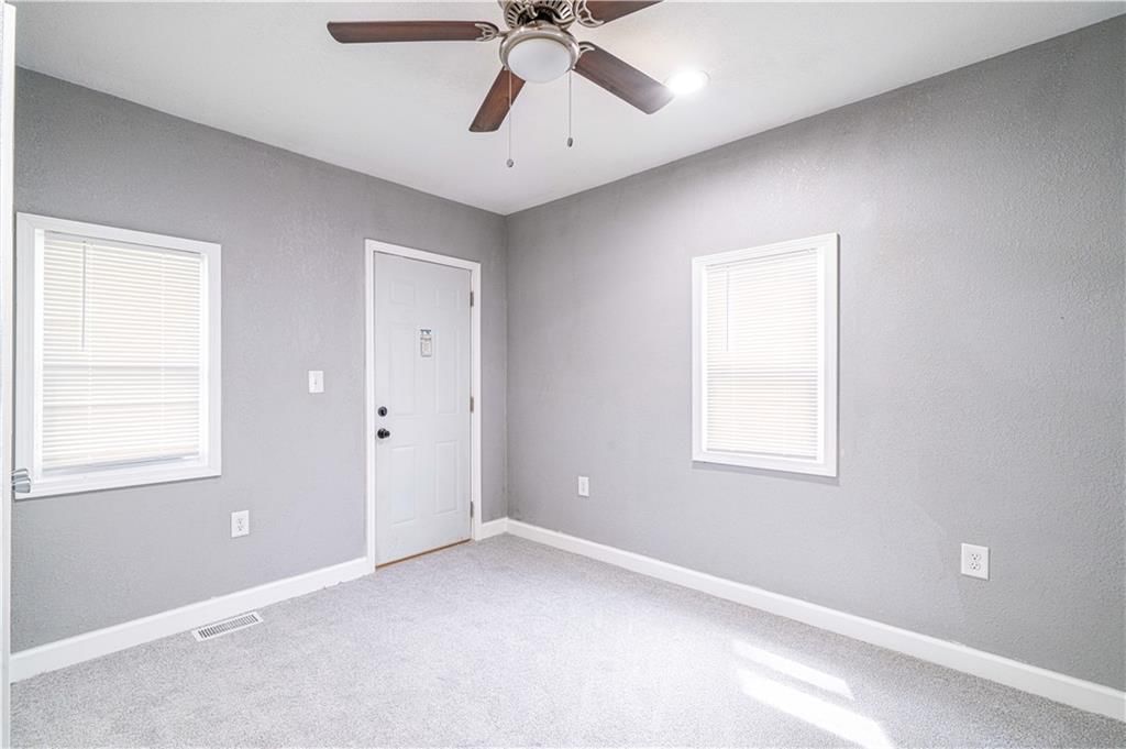 216 E Cherry Street — photo 12