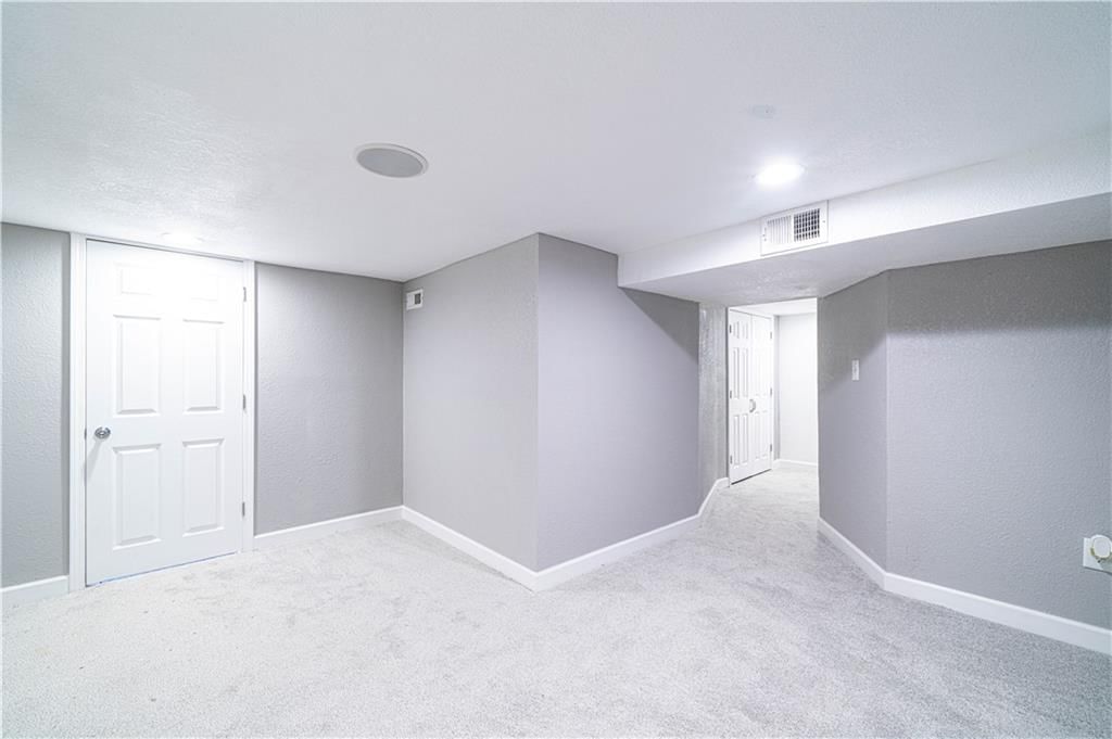 216 E Cherry Street — photo 17