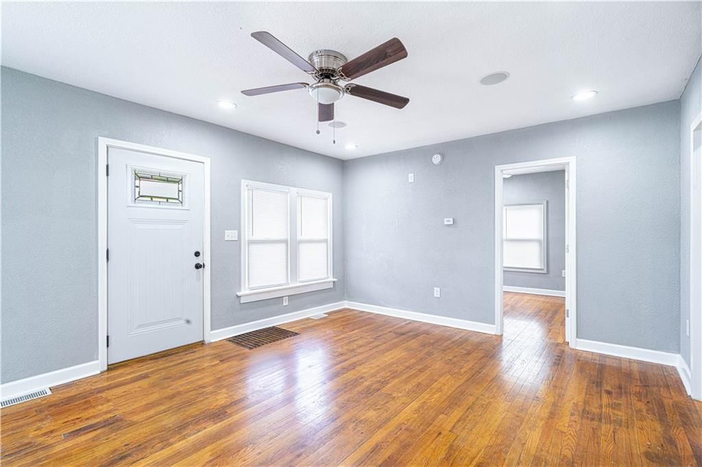 216 E Cherry Street — photo 4