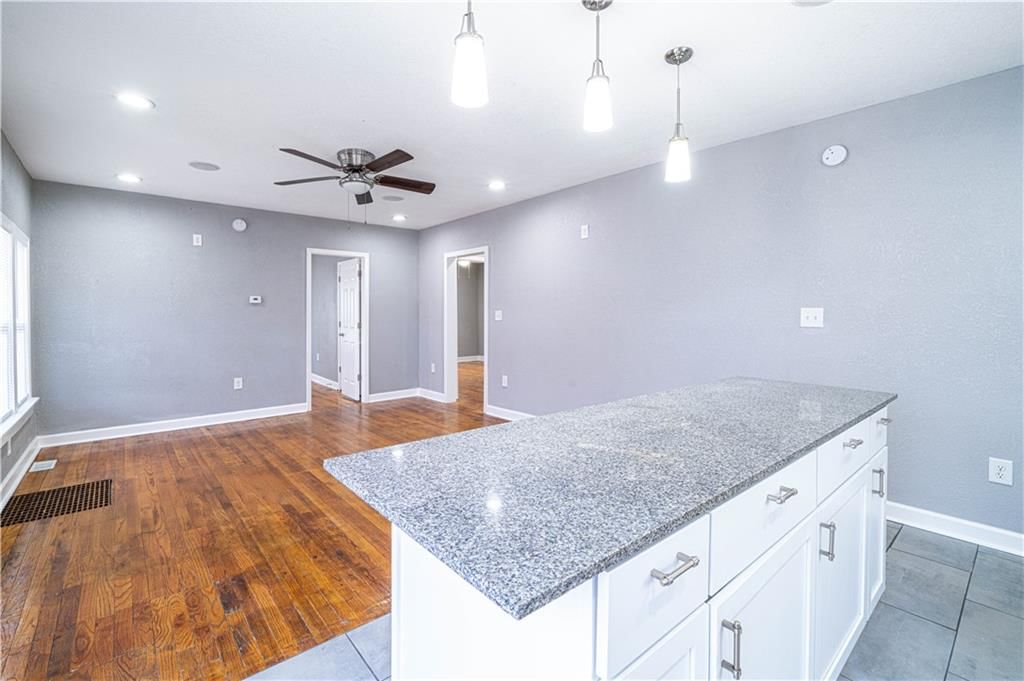 216 E Cherry Street — photo 8
