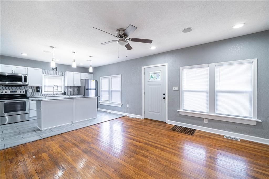 216 E Cherry Street — photo 9