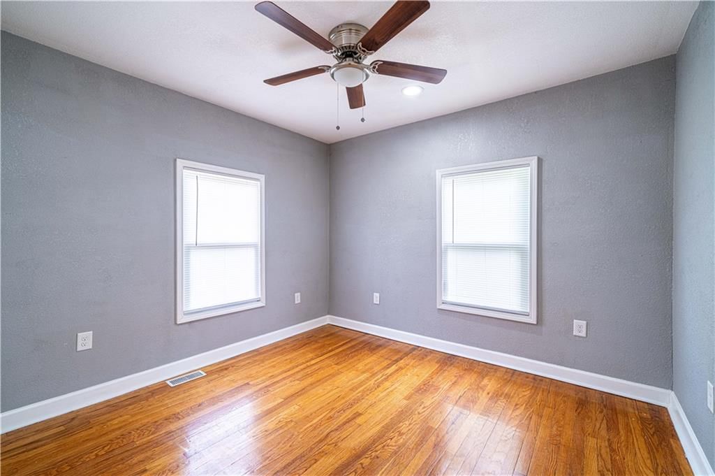 216 E Cherry Street — photo 10