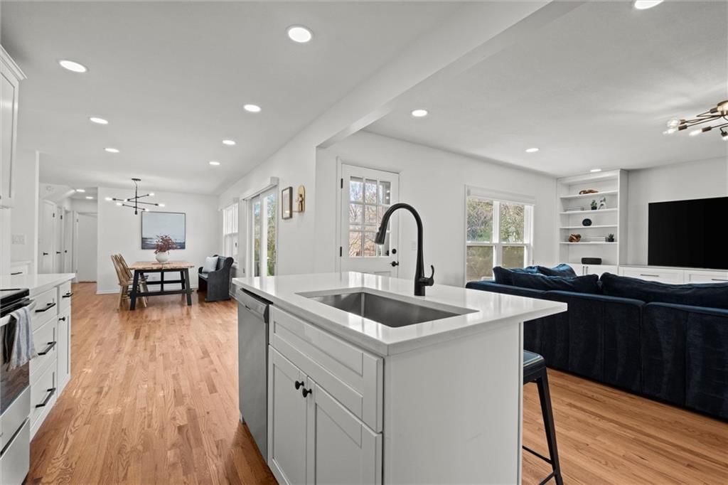 7000 Barkley Street — photo 12