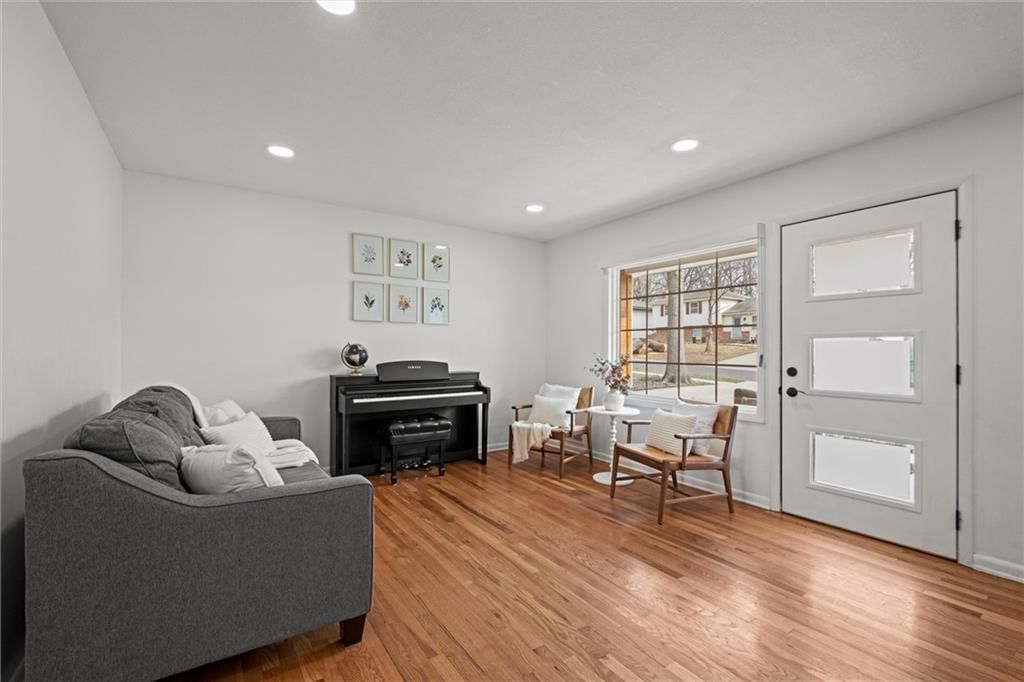 7000 Barkley Street — photo 5