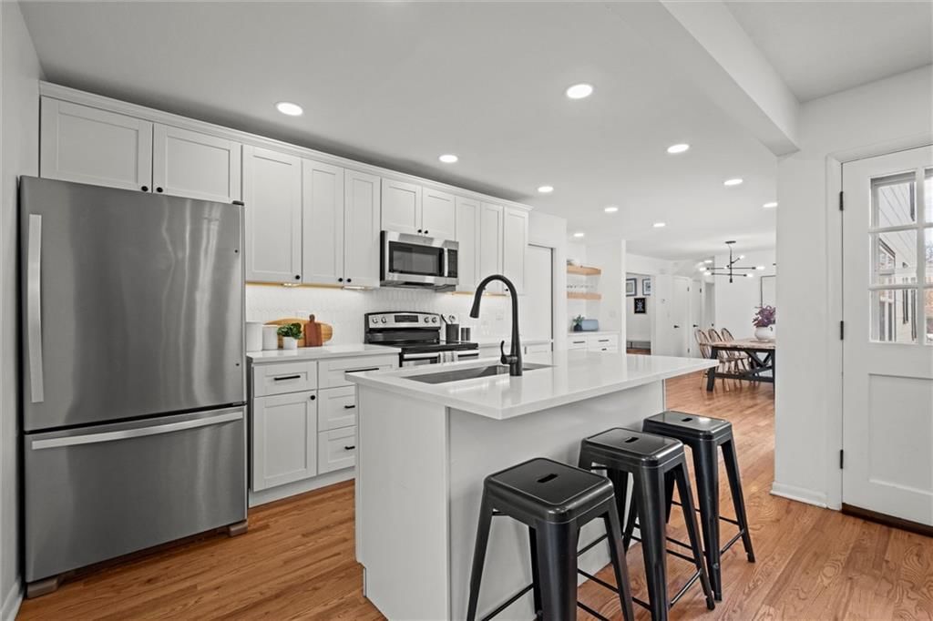 7000 Barkley Street — photo 9
