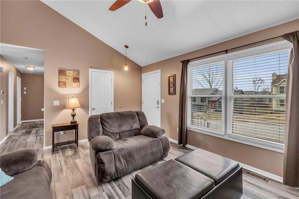 8710 N Wayland Avenue — photo 6