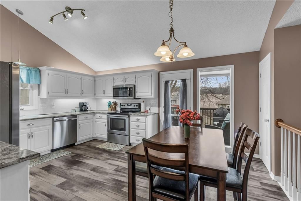 8710 N Wayland Avenue — photo 10