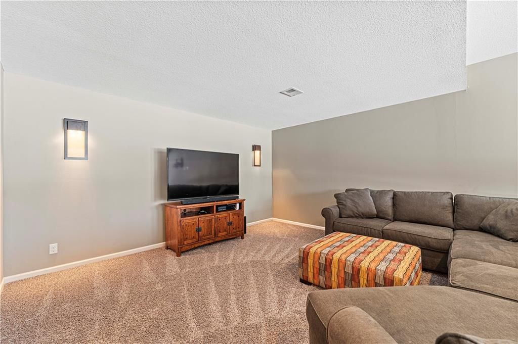 15833 W 163rd Terrace — photo 36