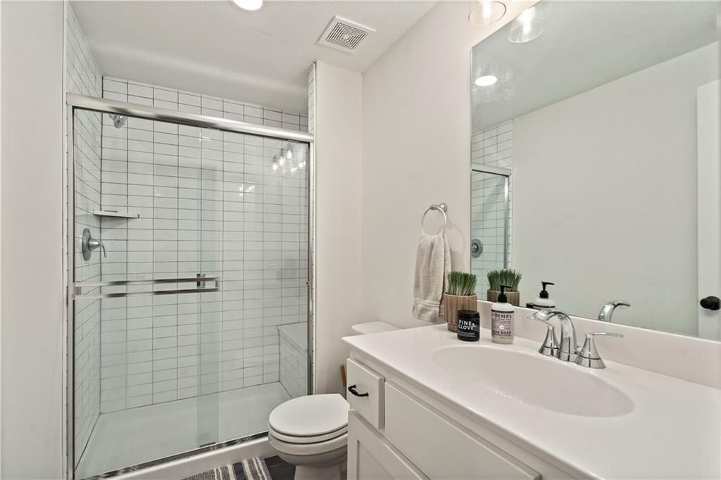 2400 W 180th Street — photo 36