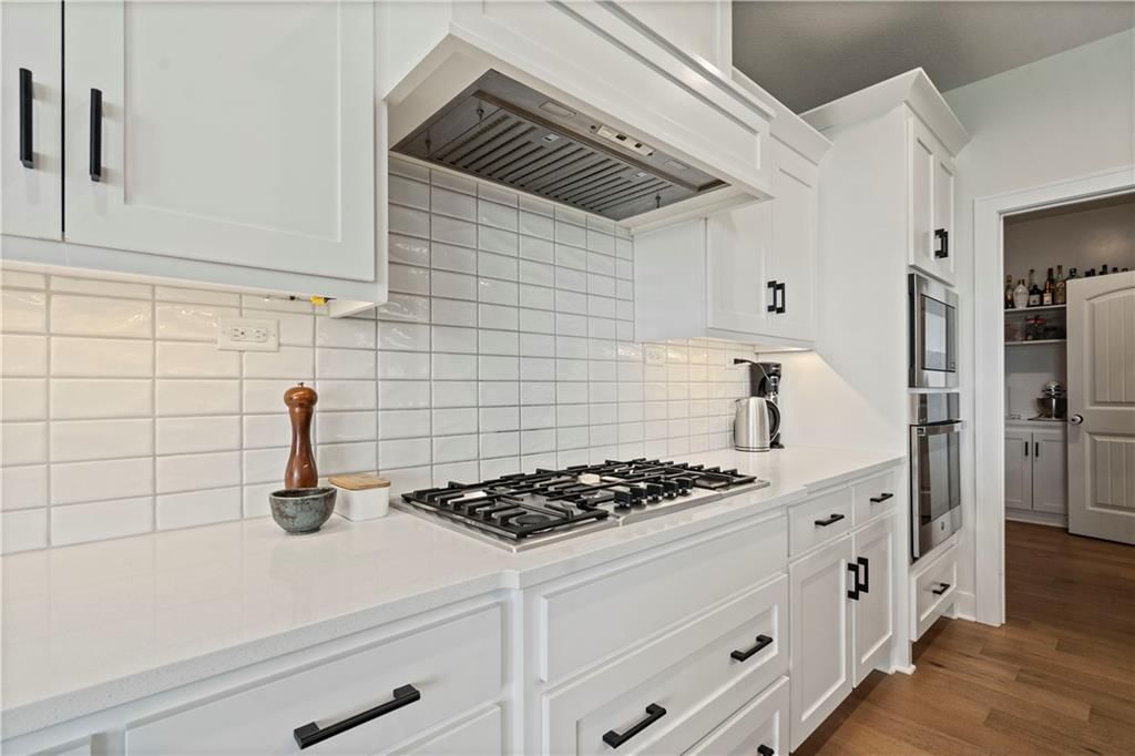 2400 W 180th Street — photo 10