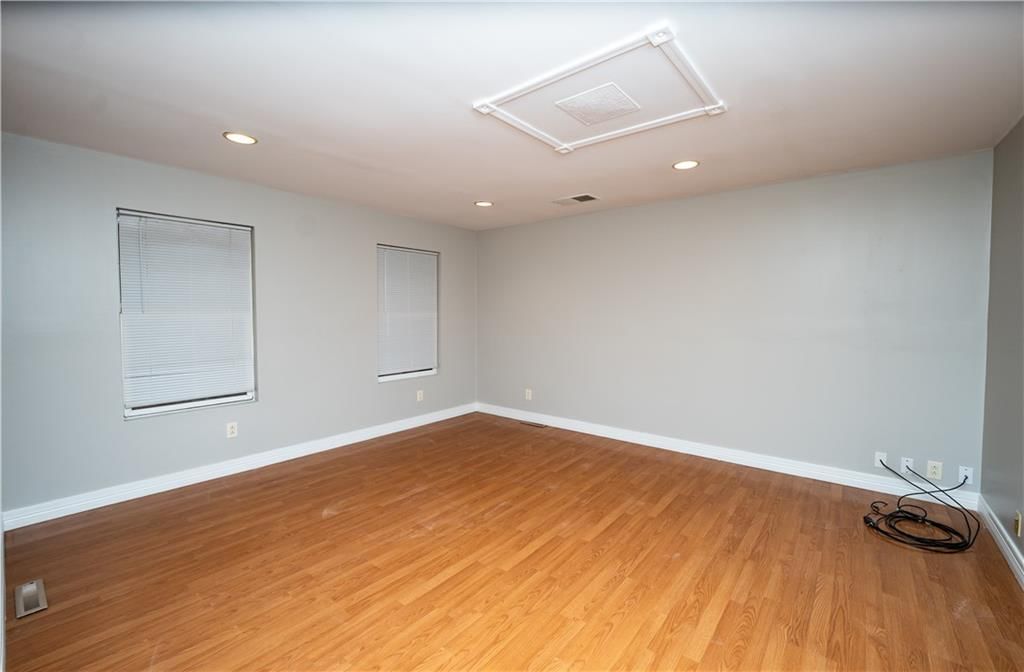 524 E 3rd Street — photo 13