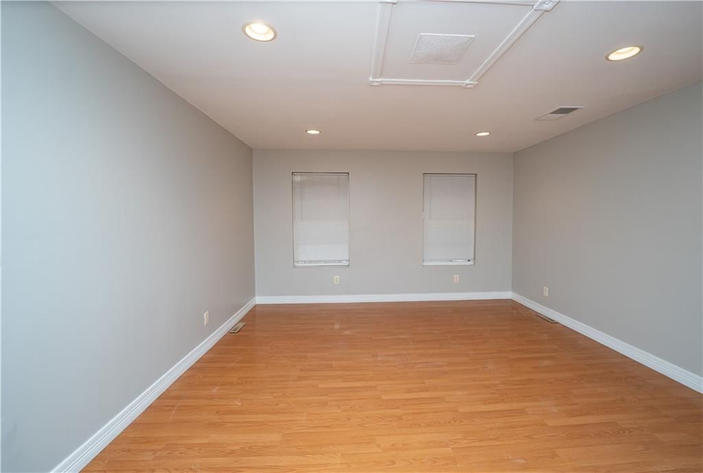 524 E 3rd Street — photo 14