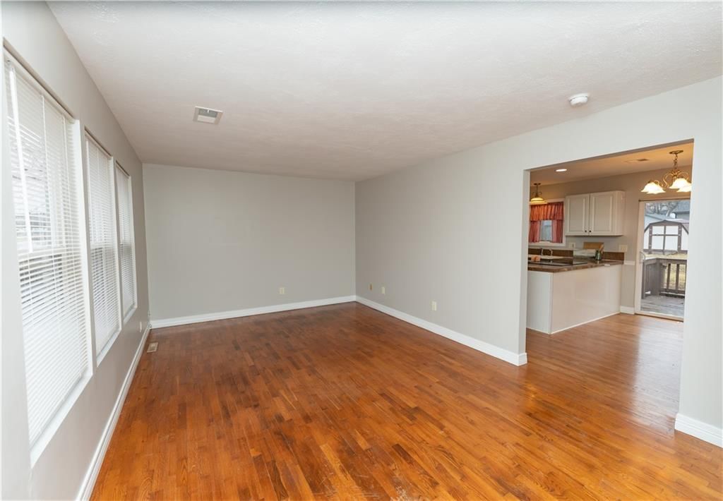 524 E 3rd Street — photo 5