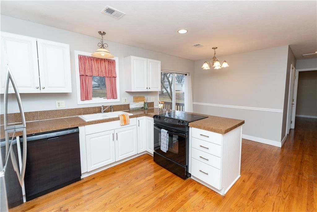 524 E 3rd Street — photo 10