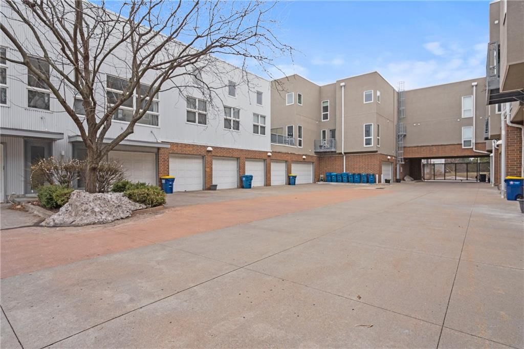 1609 Summit Street — photo 25