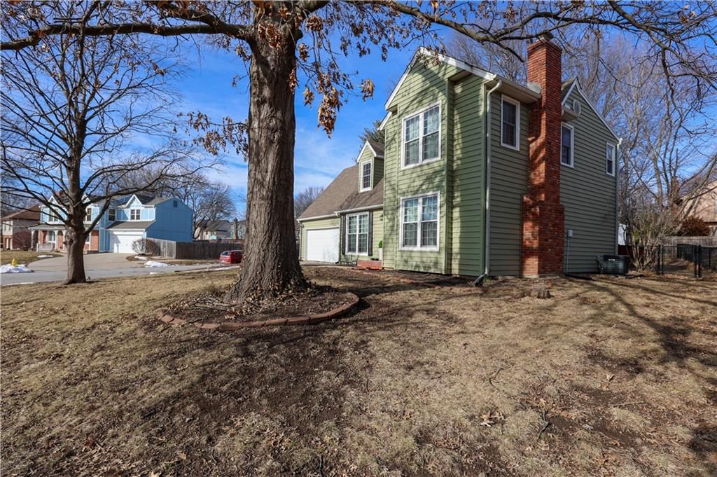 2000 E Jamestown Drive — photo 2