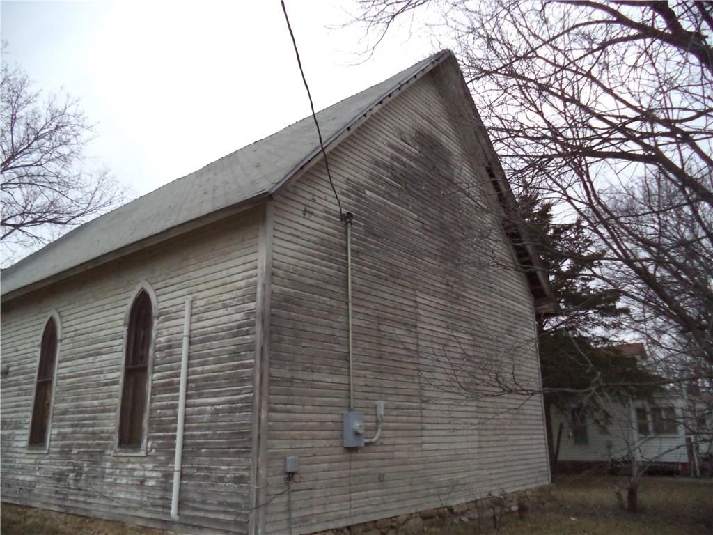 406 Montgomery Street — photo 2
