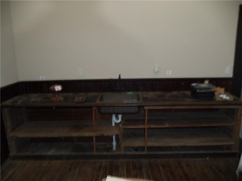 406 Montgomery Street — photo 11
