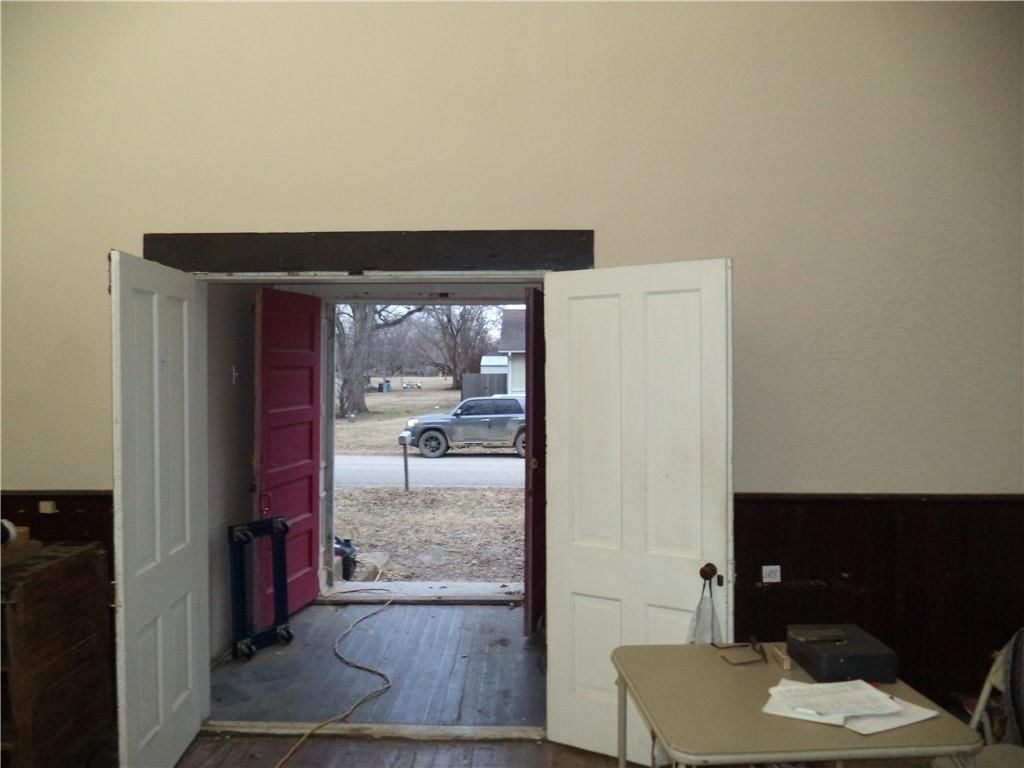 406 Montgomery Street — photo 12