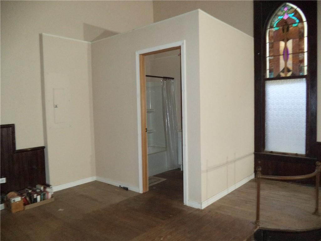 406 Montgomery Street — photo 7