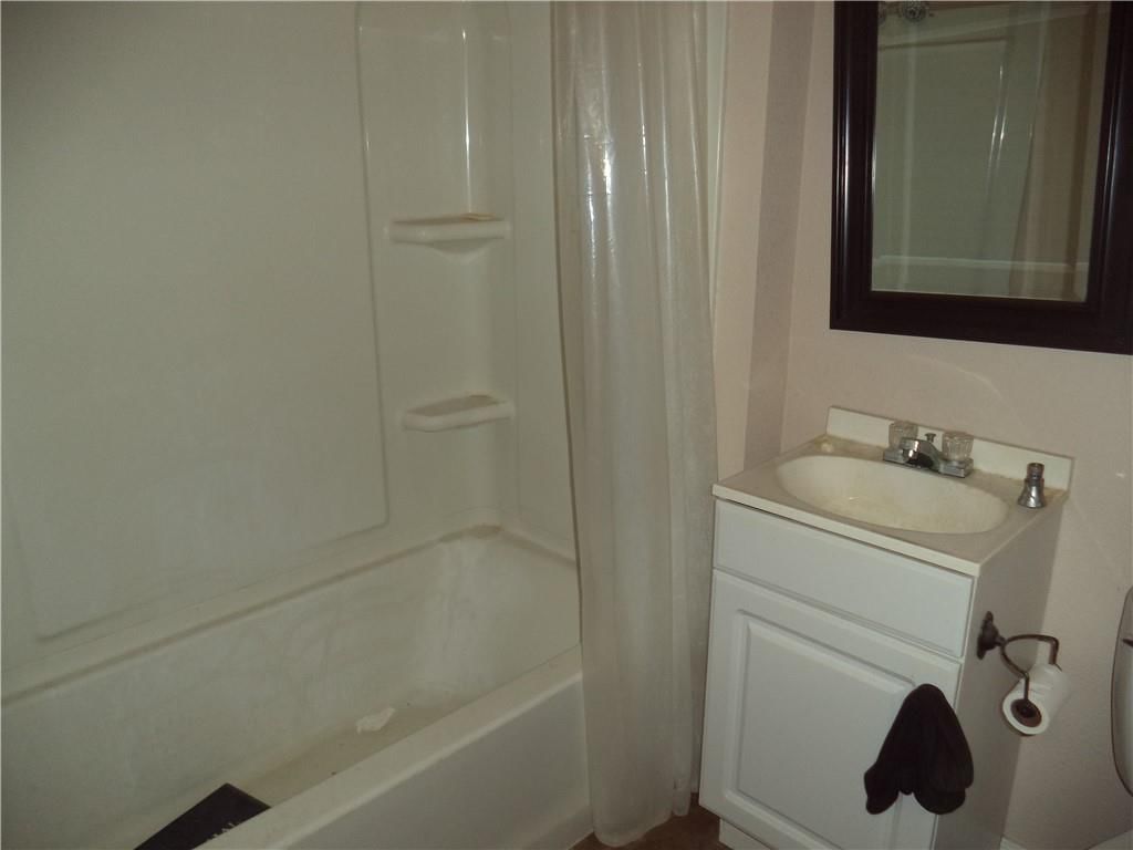 406 Montgomery Street — photo 9