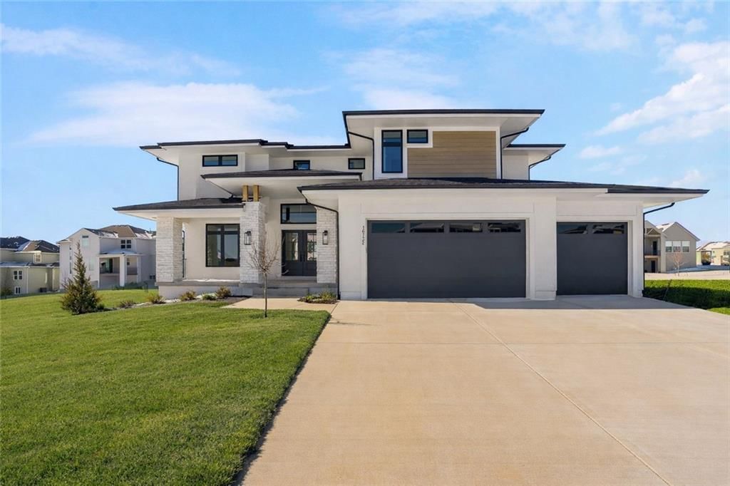 16732 S Twilight Lane, Olathe, KS