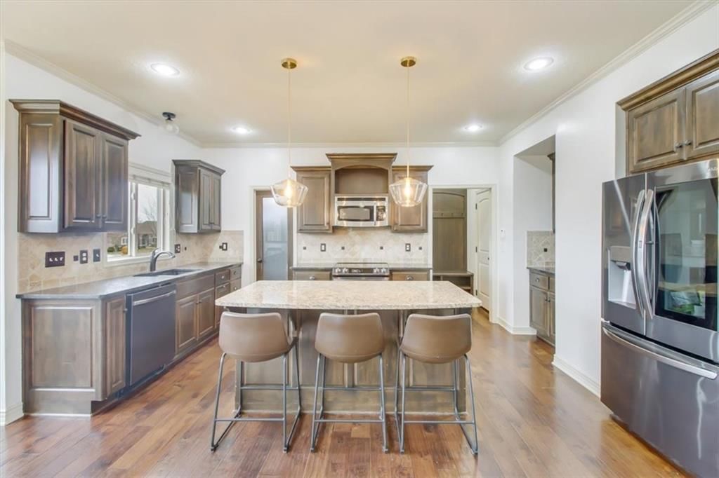 1418 Creekmor Drive — photo 8