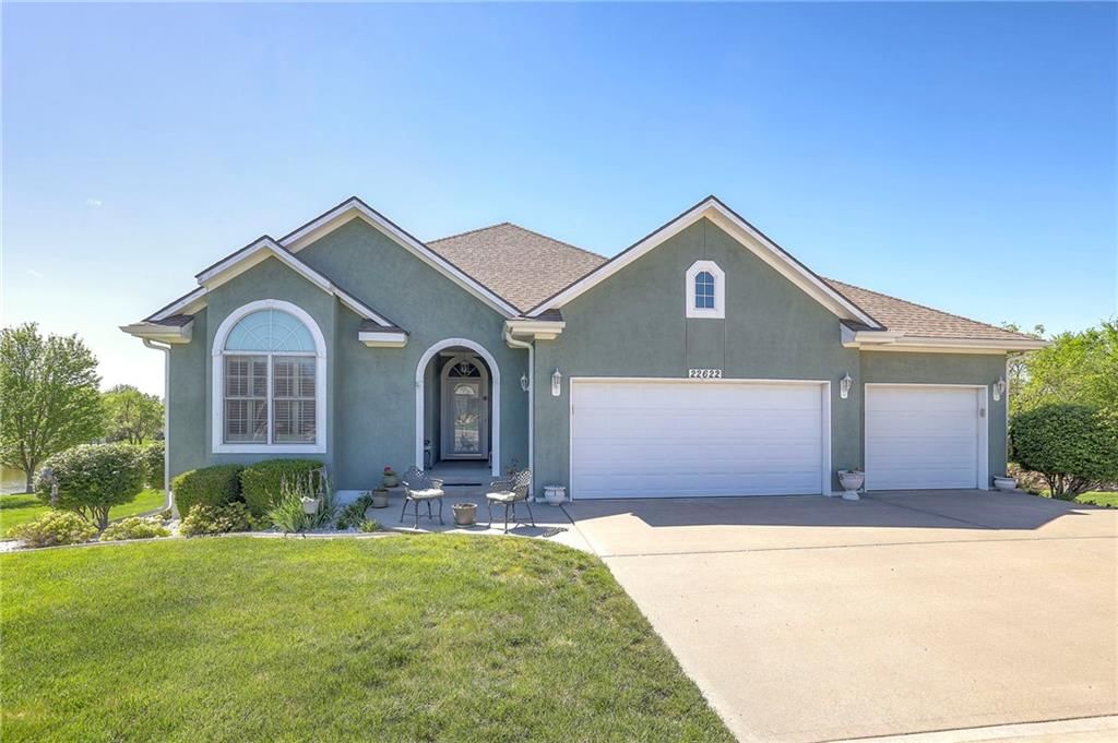 22622 COLE Court, Peculiar, MO